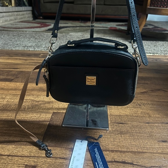 Dooney & Bourke (# J14254806) Black Leather Crossbody Bag (8 x 5” in.) W/ Tags - Picture 5 of 16